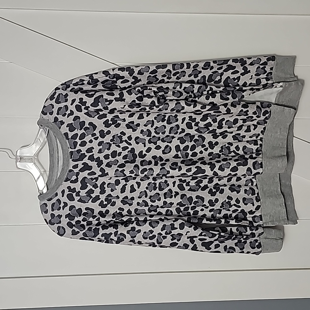 Gray/Black leopard sweatshirt